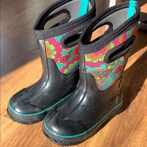 Bogs girls pansies print size 9